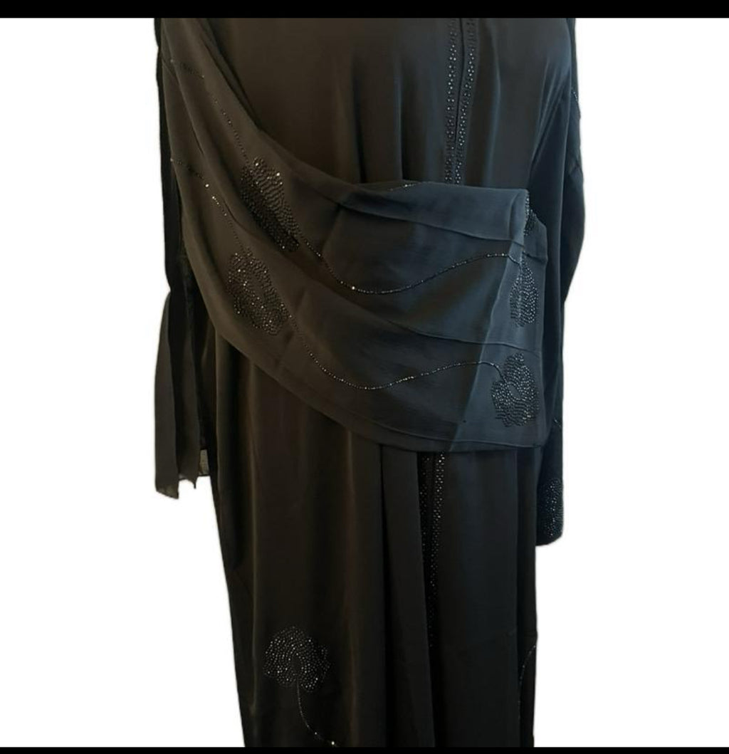CLASSY BLACK ABAYA WITH SPARKLING DETAIL AND ELEGANT DESIGN